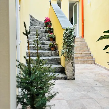 Apartament La Da Esther *